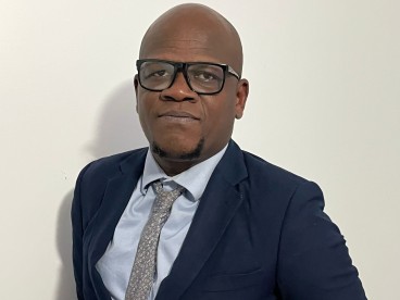 𝐆𝐀𝐍𝐇𝐈 𝐒𝐭𝐞́𝐩𝐡𝐚𝐧𝐞 : Secrétaire Général-Adjoint chargé de l'innovation et du suivi de l'économie internationale