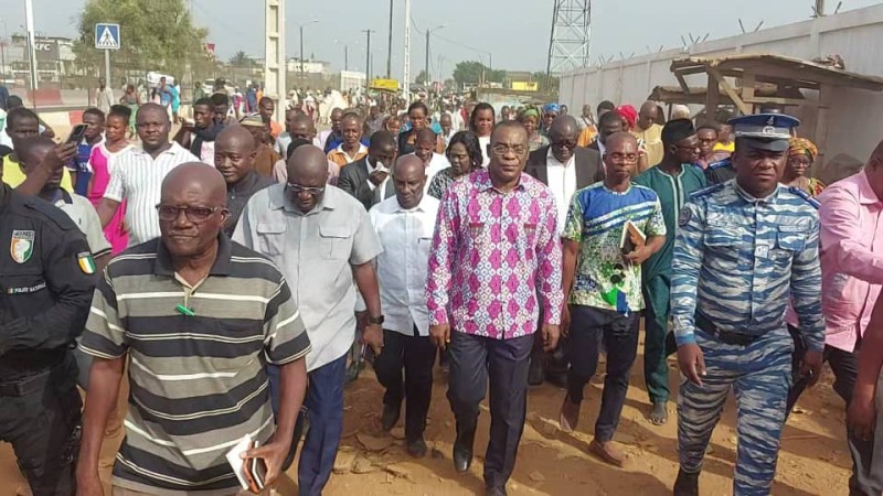 LE PREMIER MINISTRE PASCAL AFFI N’GUESSAN EXPRIME SA SOLIDARITE AUX POPULATIONS DEGUERPIES DU SOUS QUARTIER GESCO DE YOPOUGON